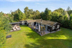 Authentic Log House Near Beach, Bogø By